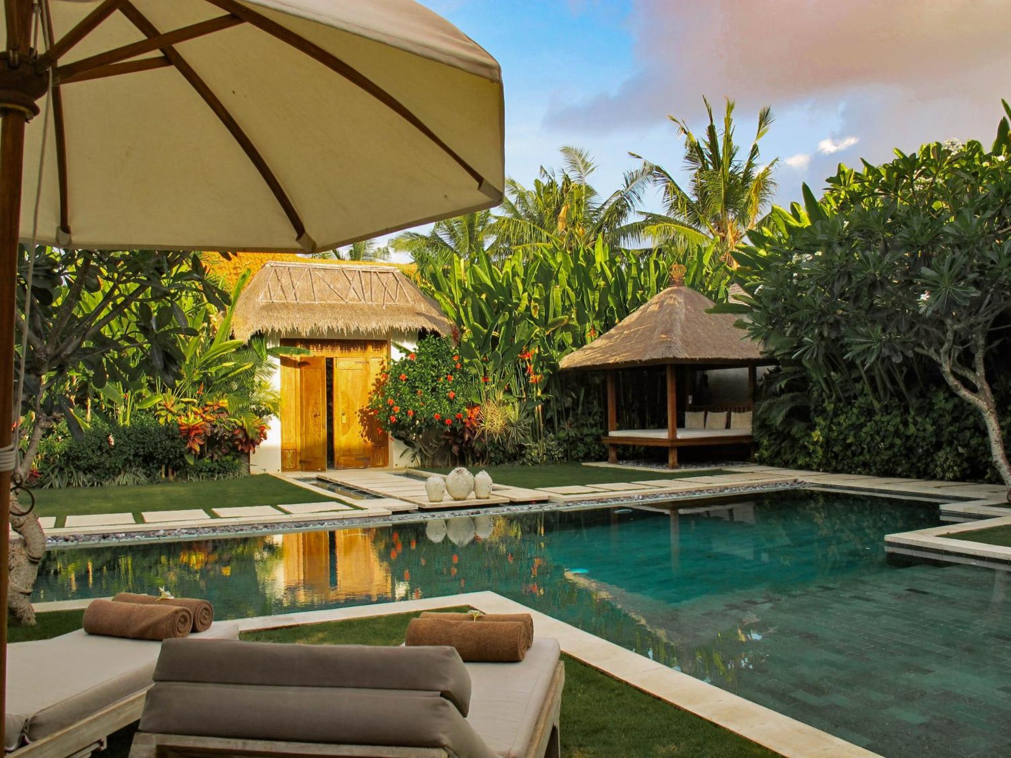 Nyaman Villas Seminyak Exterior photo